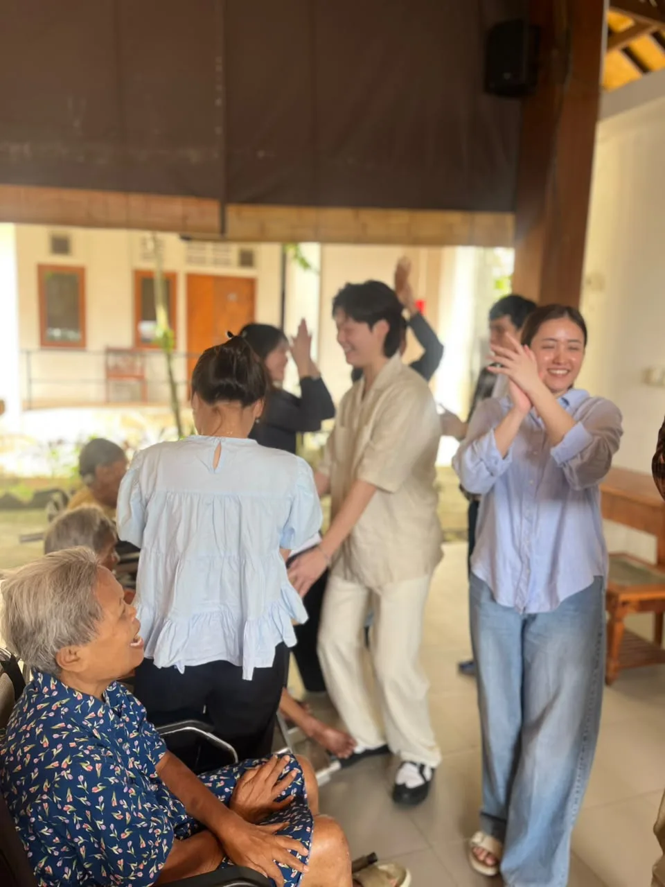 Kunjungan ke Panti Jompo Syailendra - Foto 20
