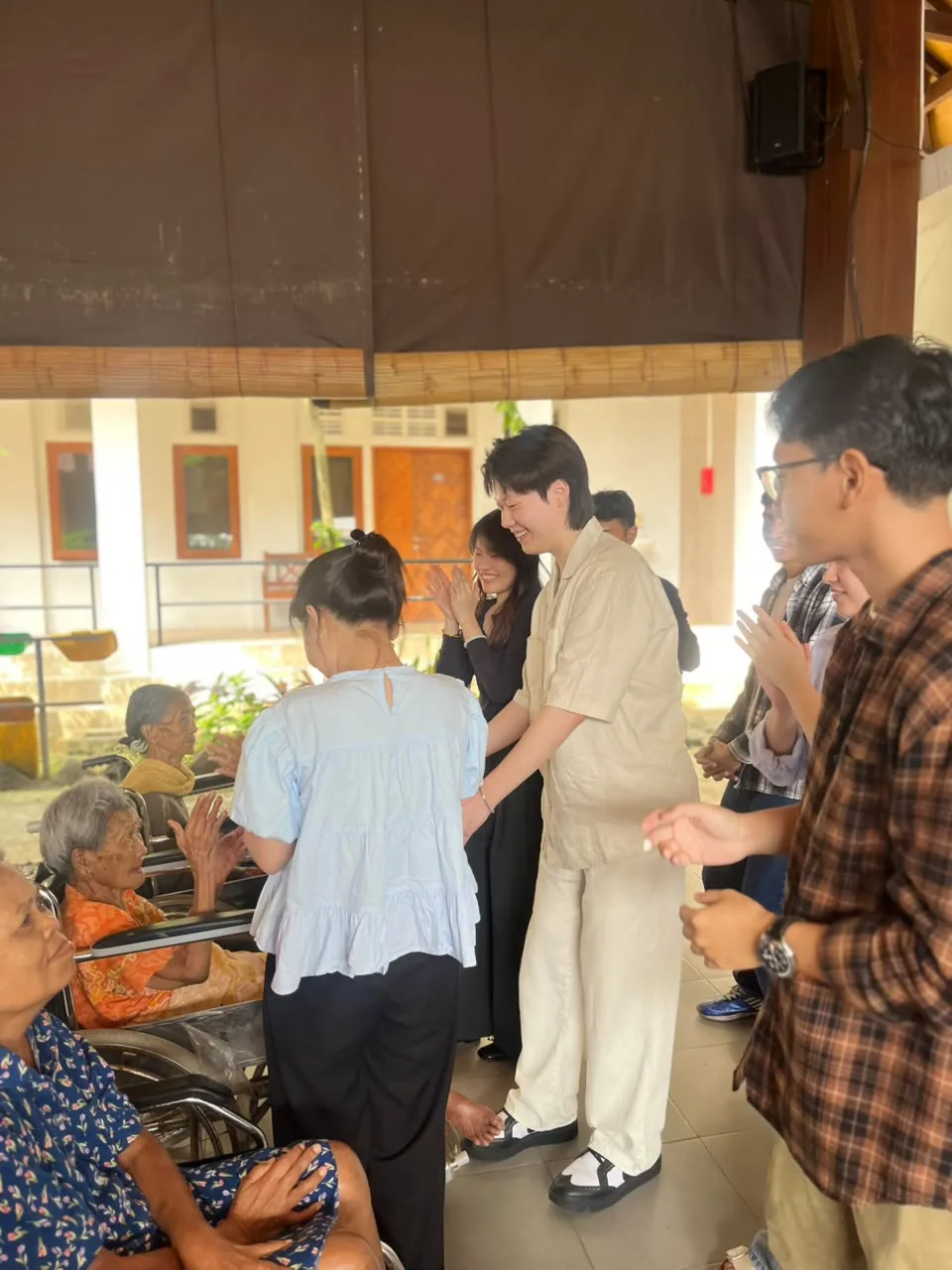 Kunjungan ke Panti Jompo Syailendra - Foto 23